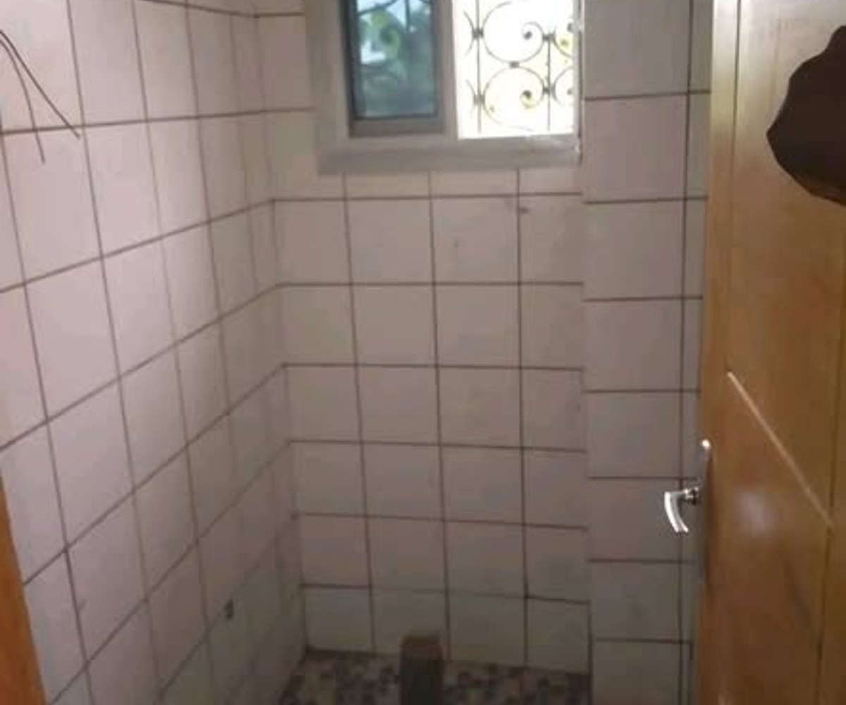 Chambres modernes à louer à Odza
