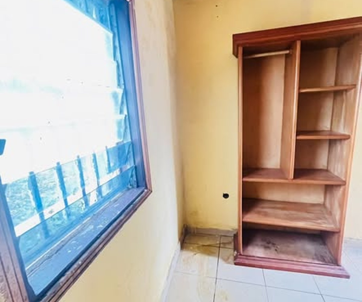 Chambre moderne à louer à Odza - Auberge Bleu