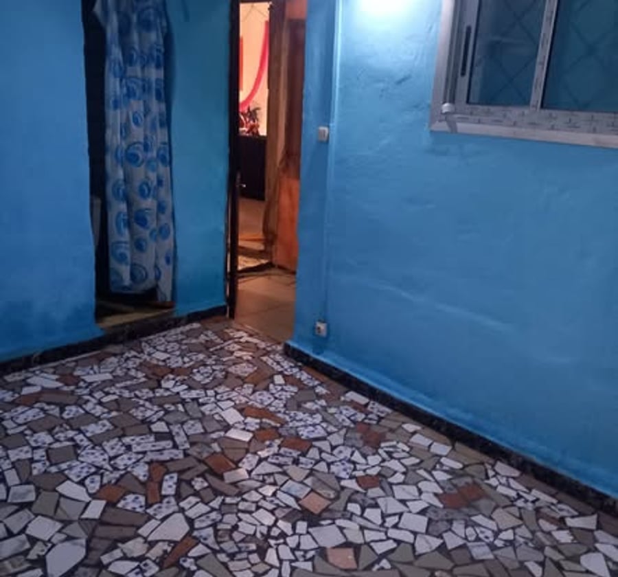 Chambre moderne à louer à PK8 Carrefour