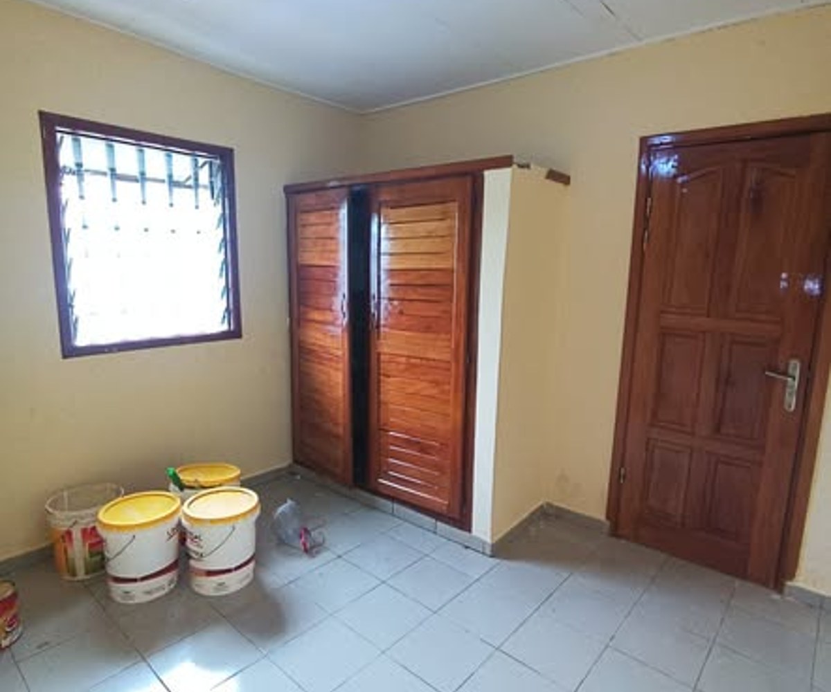 Studio moderne à louer à Efoulan
