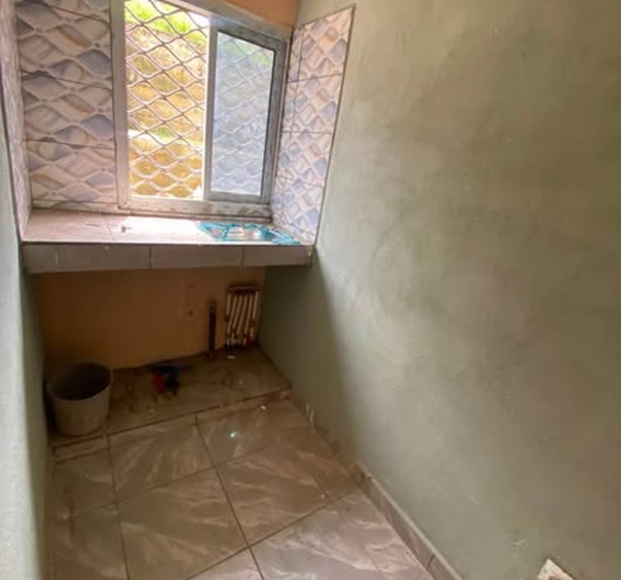 Chambre moderne 3 pièces à louer à Nkolbong