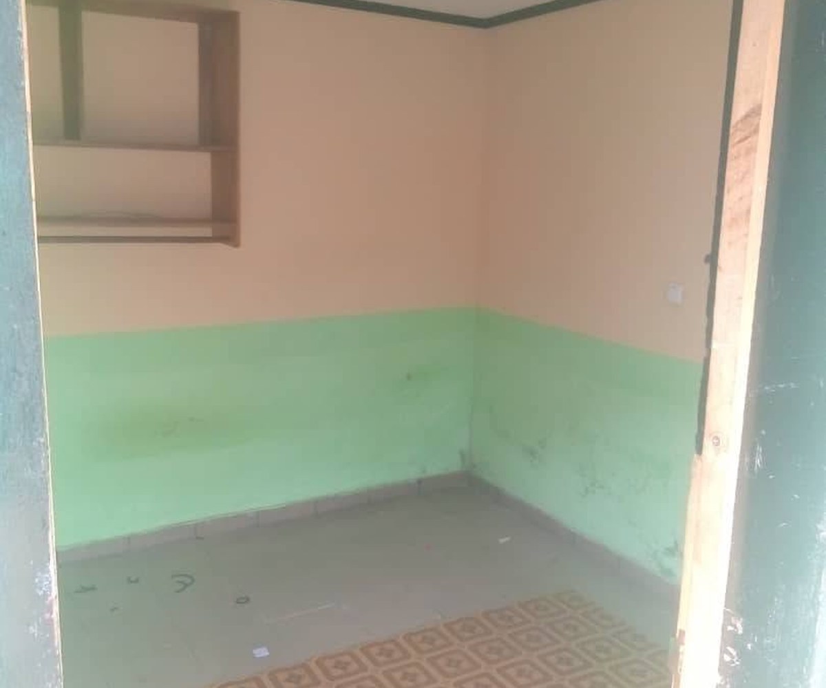 Chambre simple à louer – Ngousso, Yaoundé