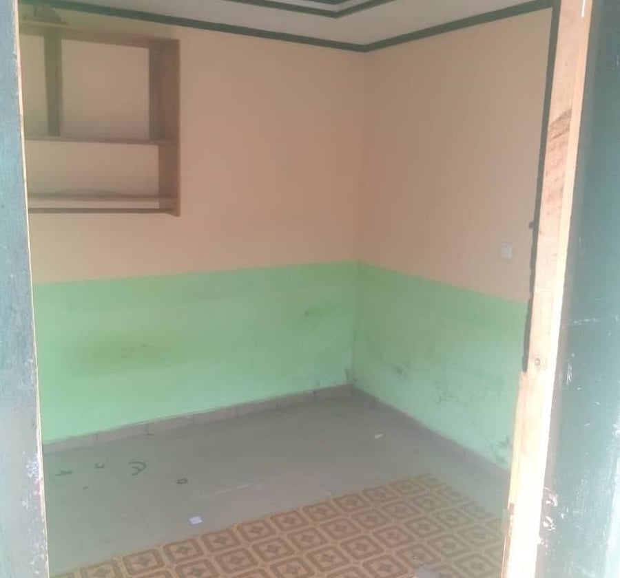 Chambre simple à louer – Ngousso, Yaoundé