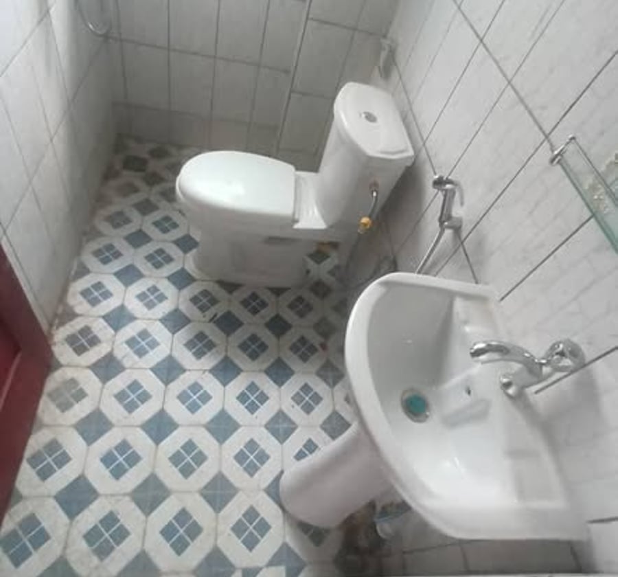Mignon studio moderne à louer à Nkolbisson Carrefour