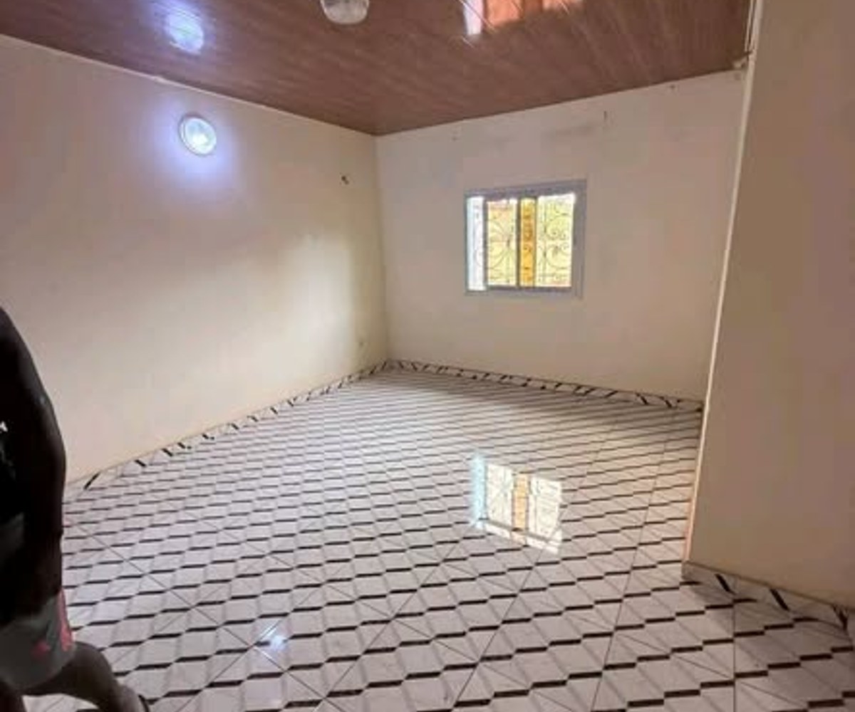 Studio moderne à louer à Nkolfoulou