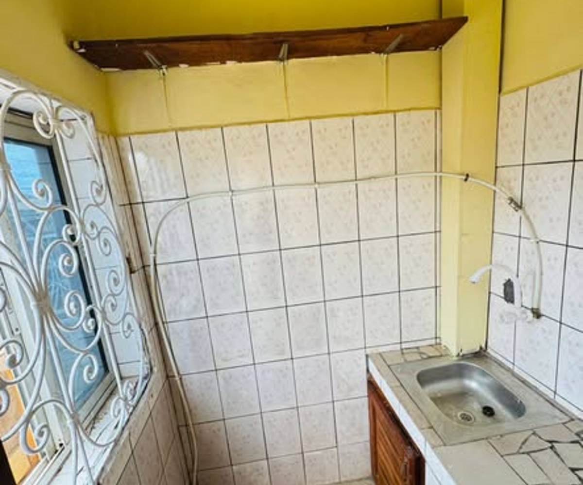Chambre moderne à louer à Biyem-Assi, Yaoundé