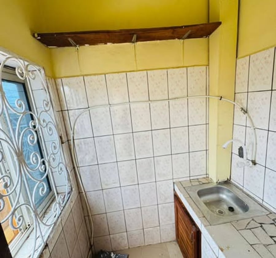 Chambre moderne à louer à Biyem-Assi, Yaoundé