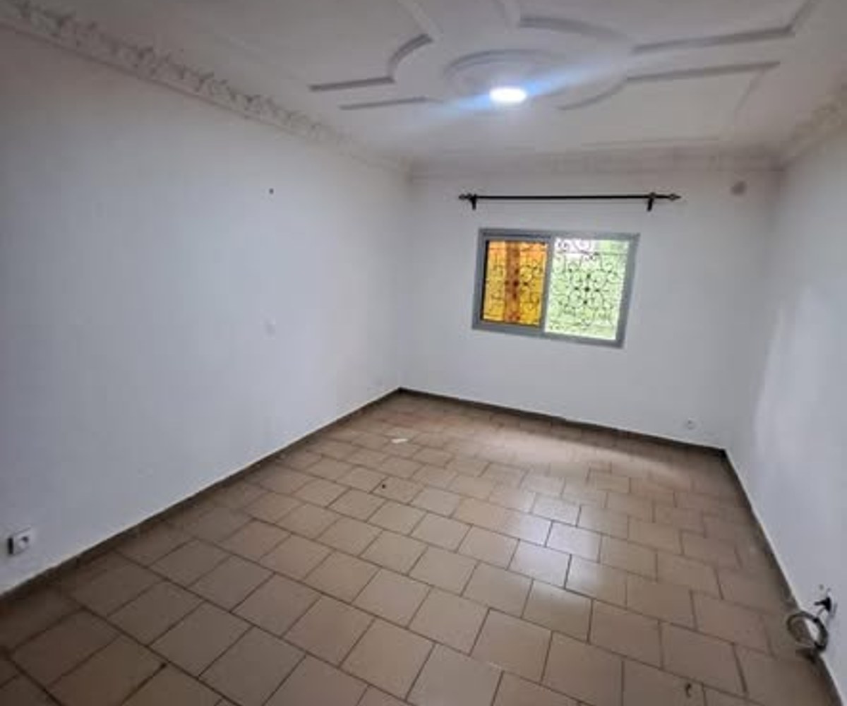 Appartement moderne à Odza Petit Marché - 2 chambres, 3 douches