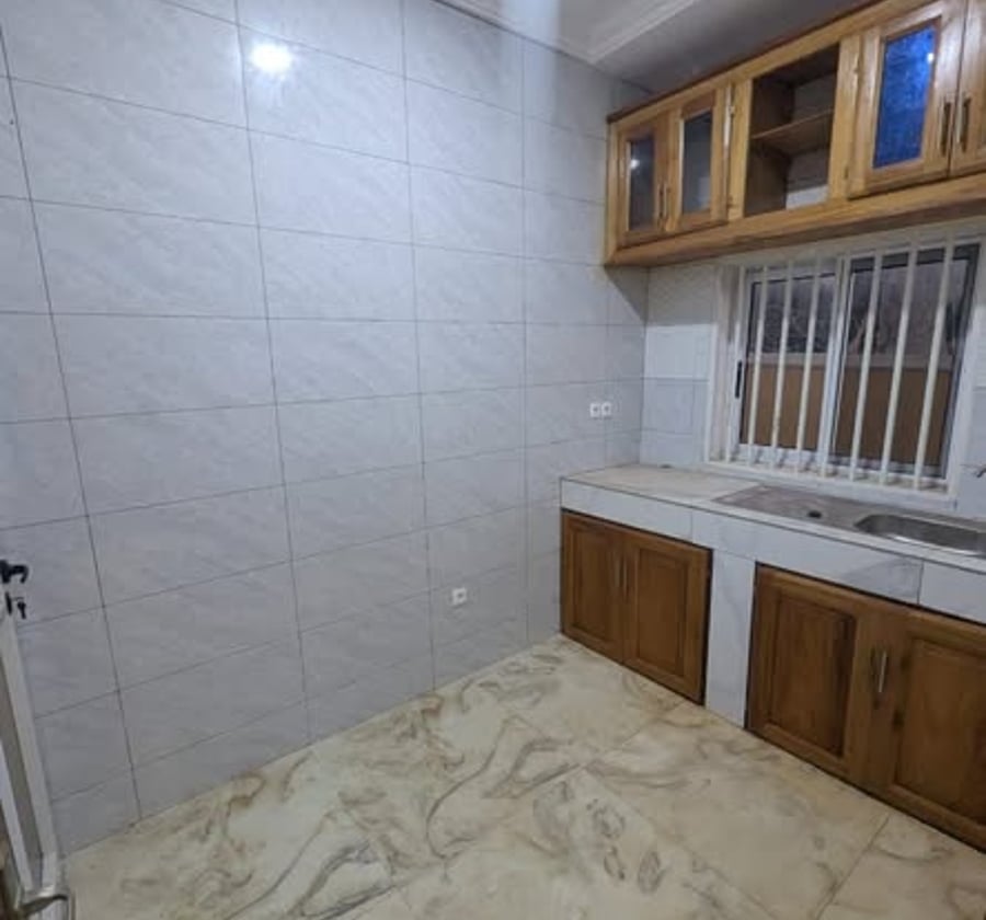 Studio moderne à louer à Odza