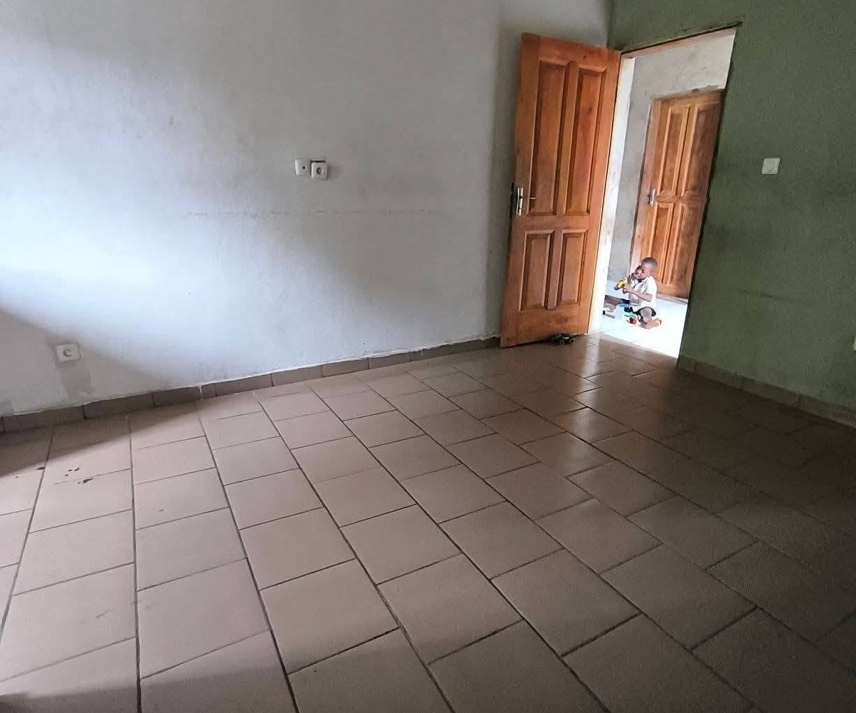 Chambre moderne à Ndogbong Bifaga