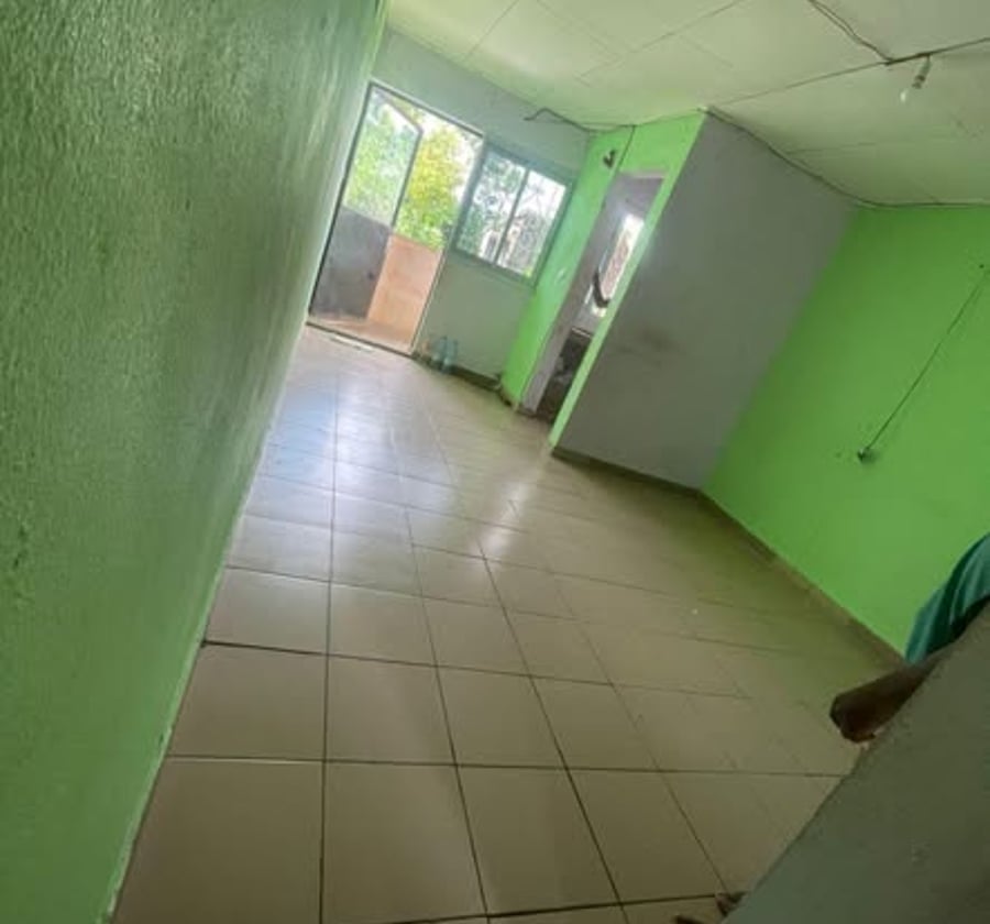Studio moderne 1er étage Logbessou
