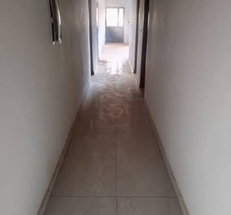 Vaste appartement à louer à Nkolbisson 2ème carrefour