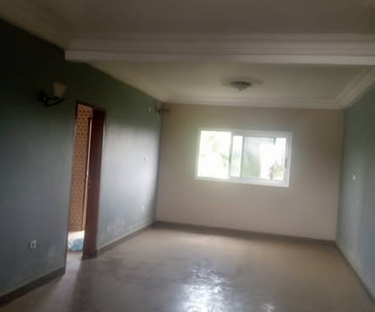 Appartement à louer à Yassa - 2 chambres, 90 000 XAF/mois