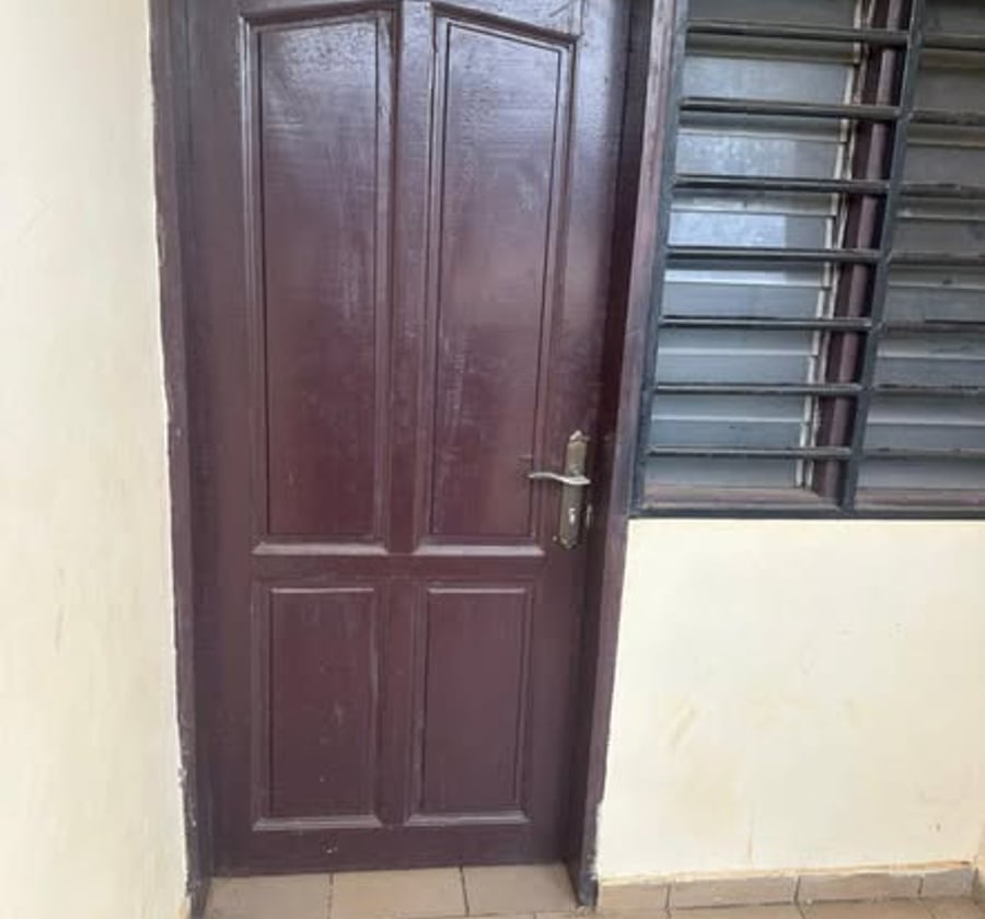 Studio moderne à louer à Obobogo