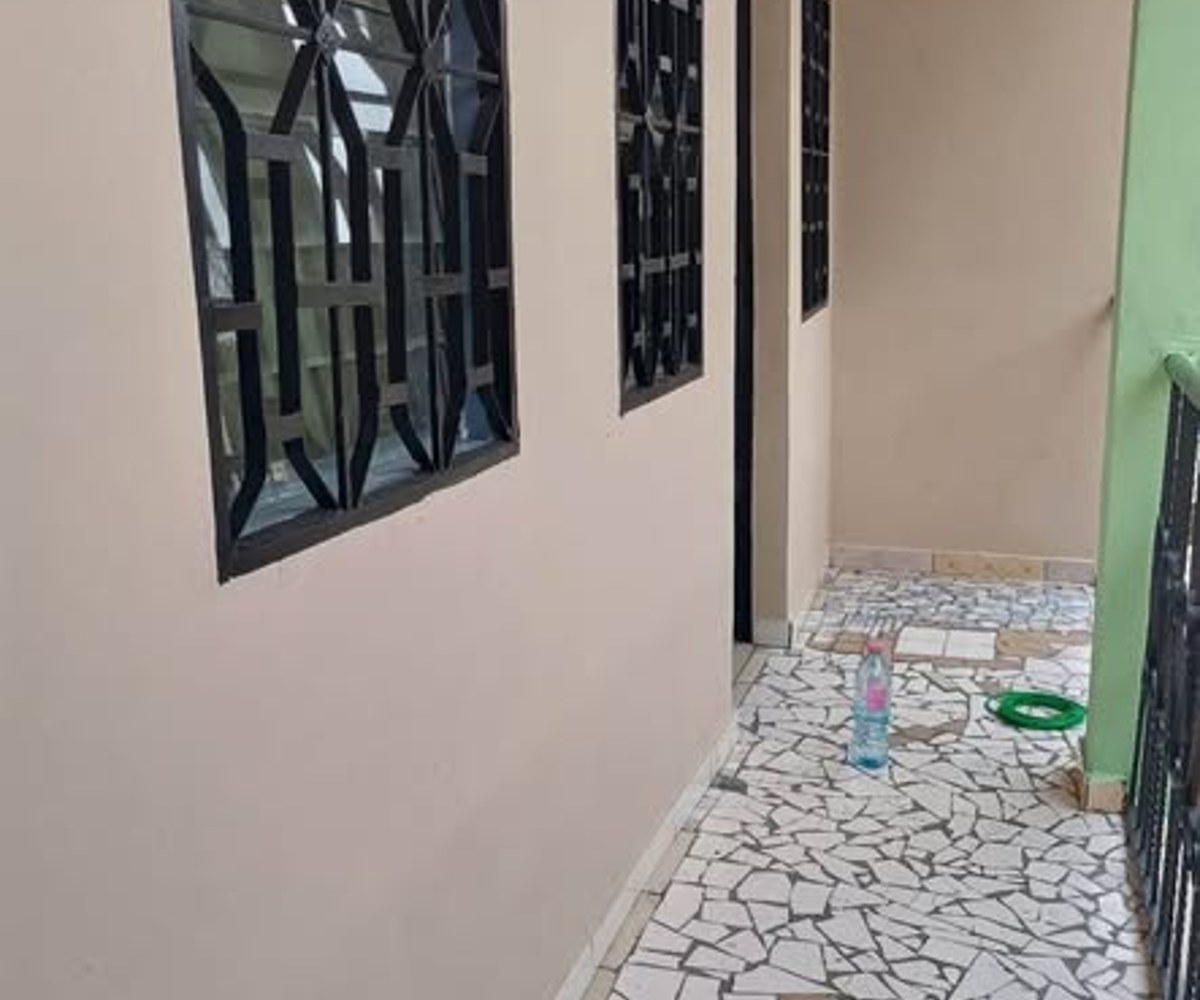 Studio moderne à PK12, Entrée Baobab