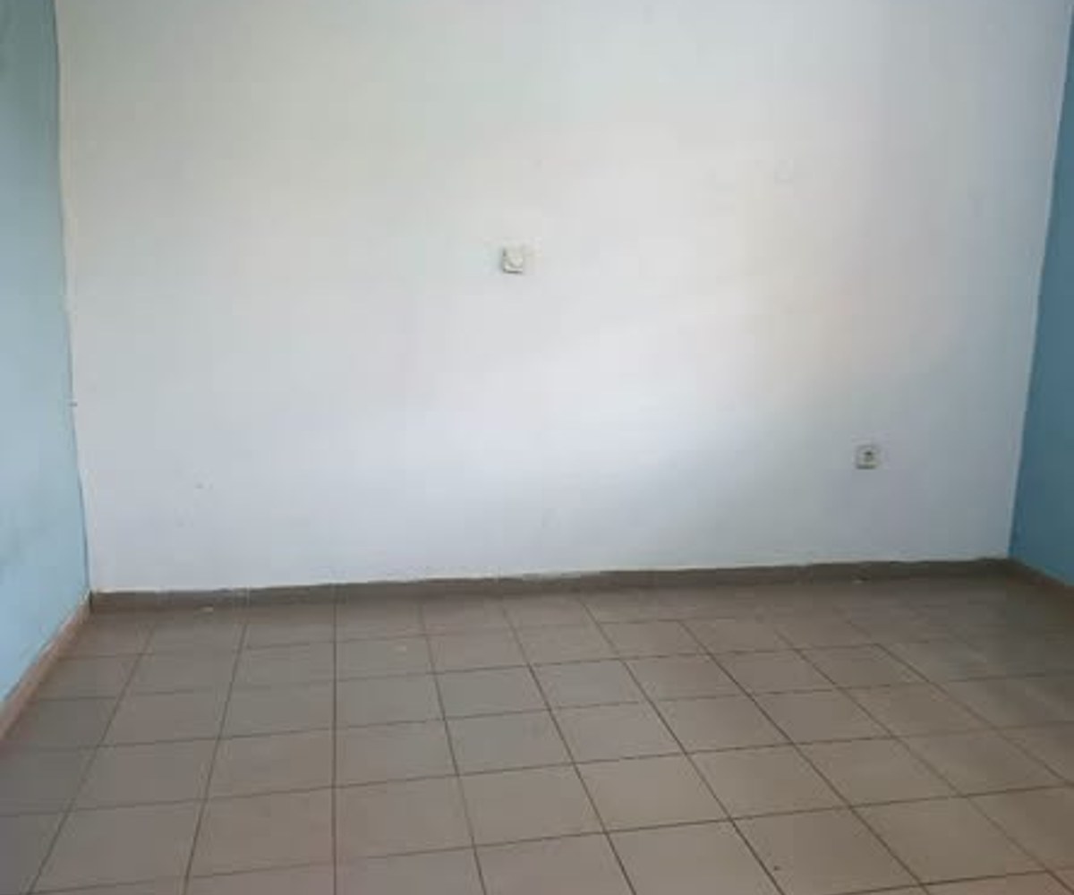 Chambre à louer à Awae Escalier