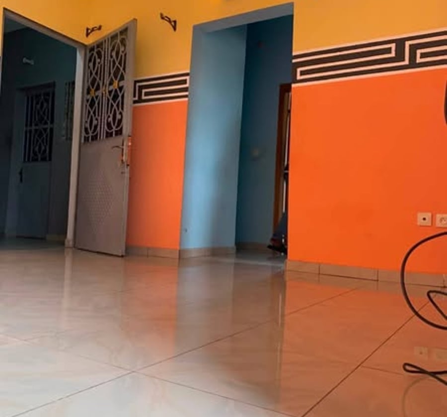 Studio moderne à Ndogbati 2, carrefour Saint Nicolas
