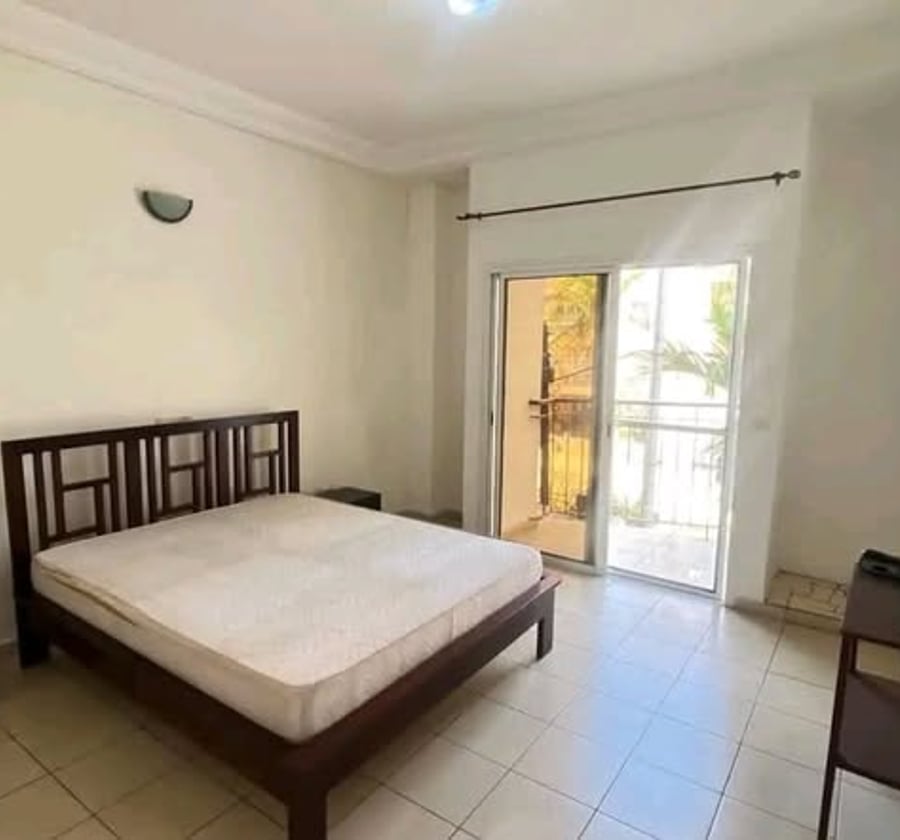 Vaste appartement 3 chambres à louer - Bonapriso, Douala