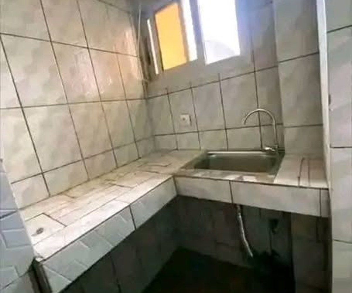 Chambre moderne avec cuisine à Ndogbong