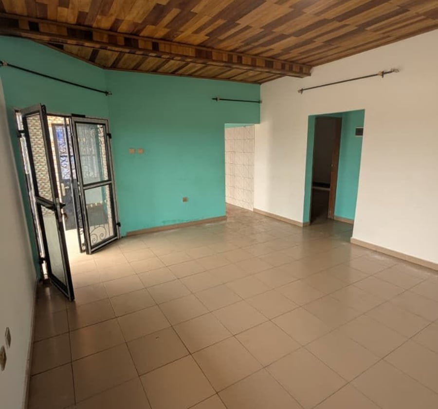 Appartement moderne à PK10 – 2 chambres, 2 douches