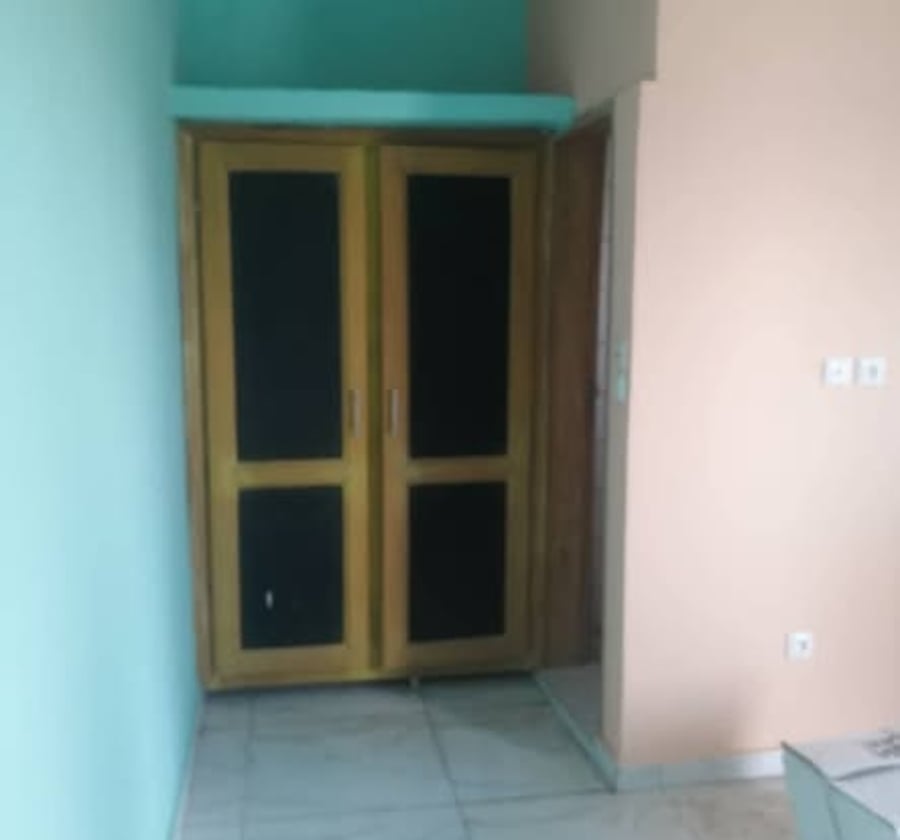 Chambre moderne à Odza