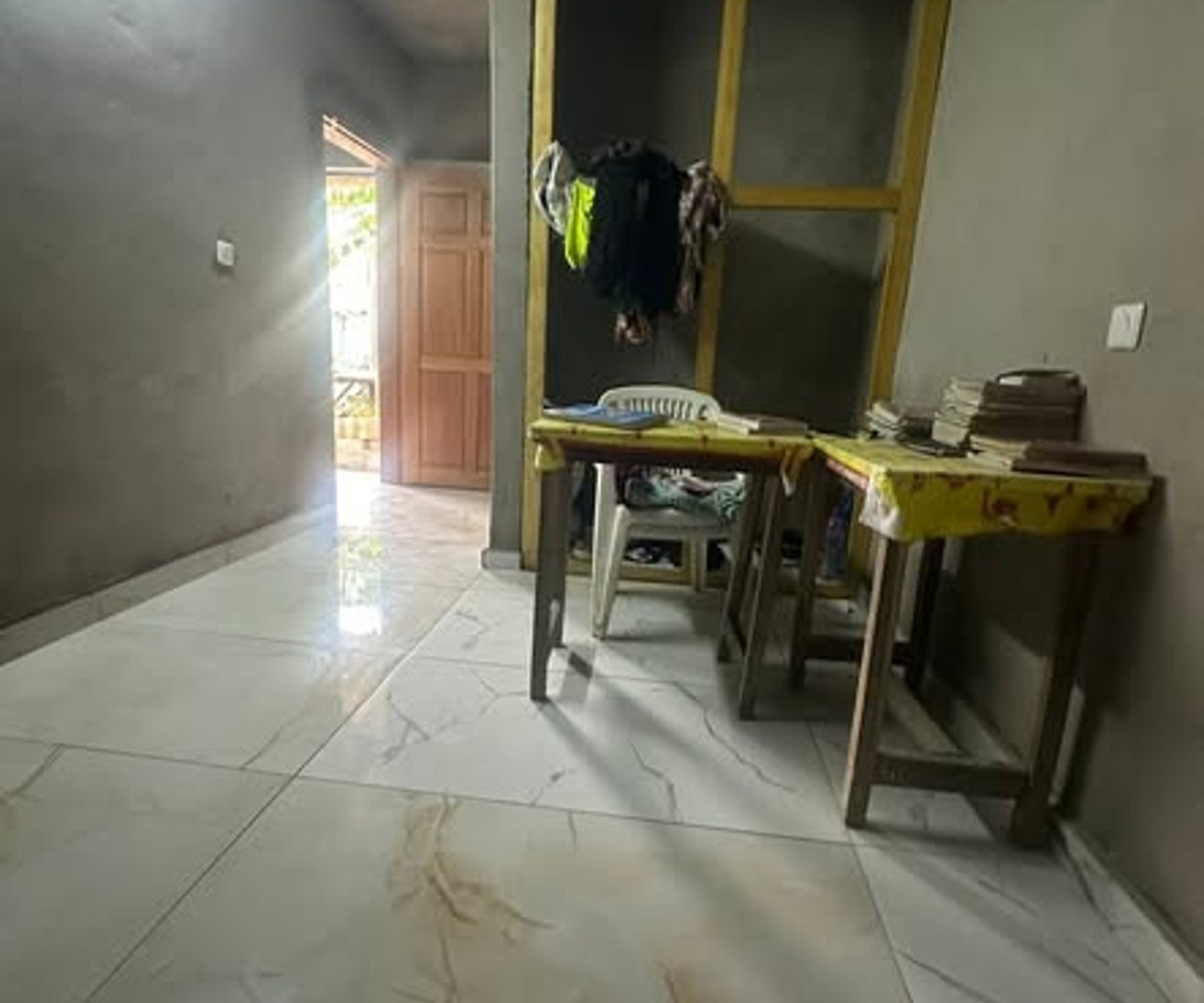 Studio moderne à PK12, Douala