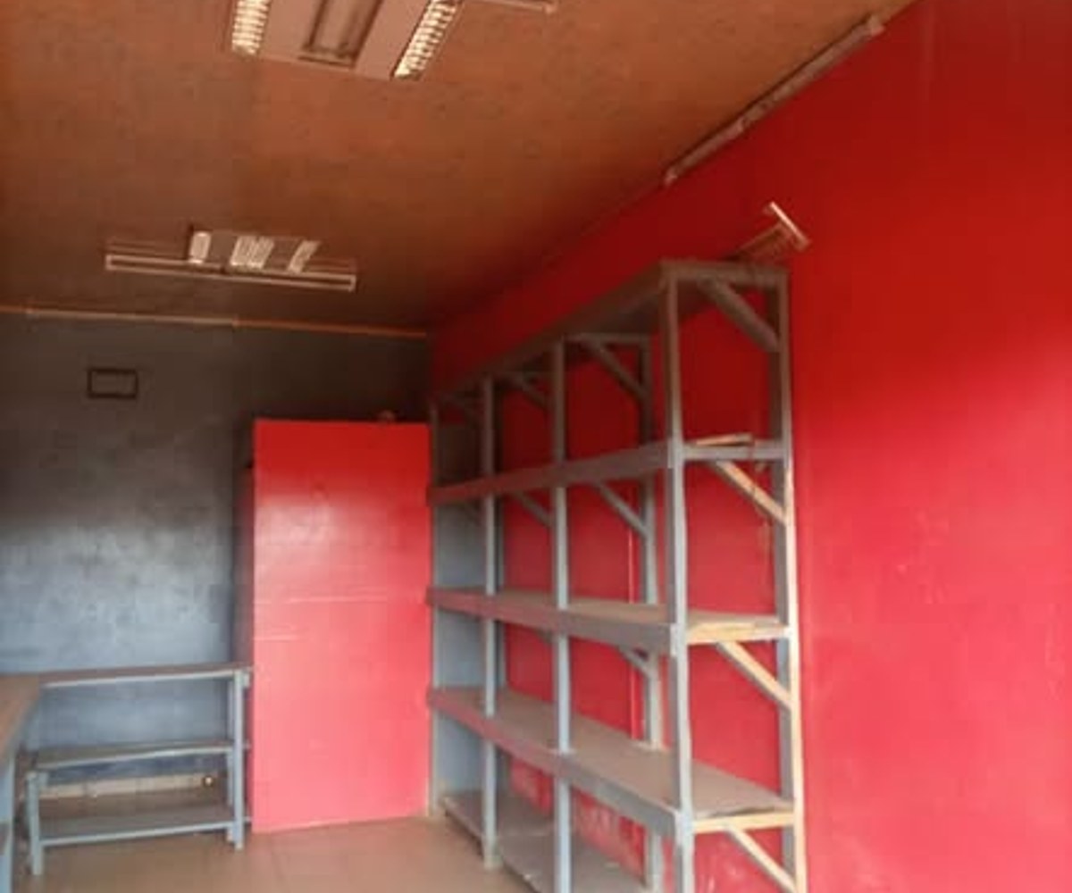 Boutique à louer - Emombo, Yaoundé