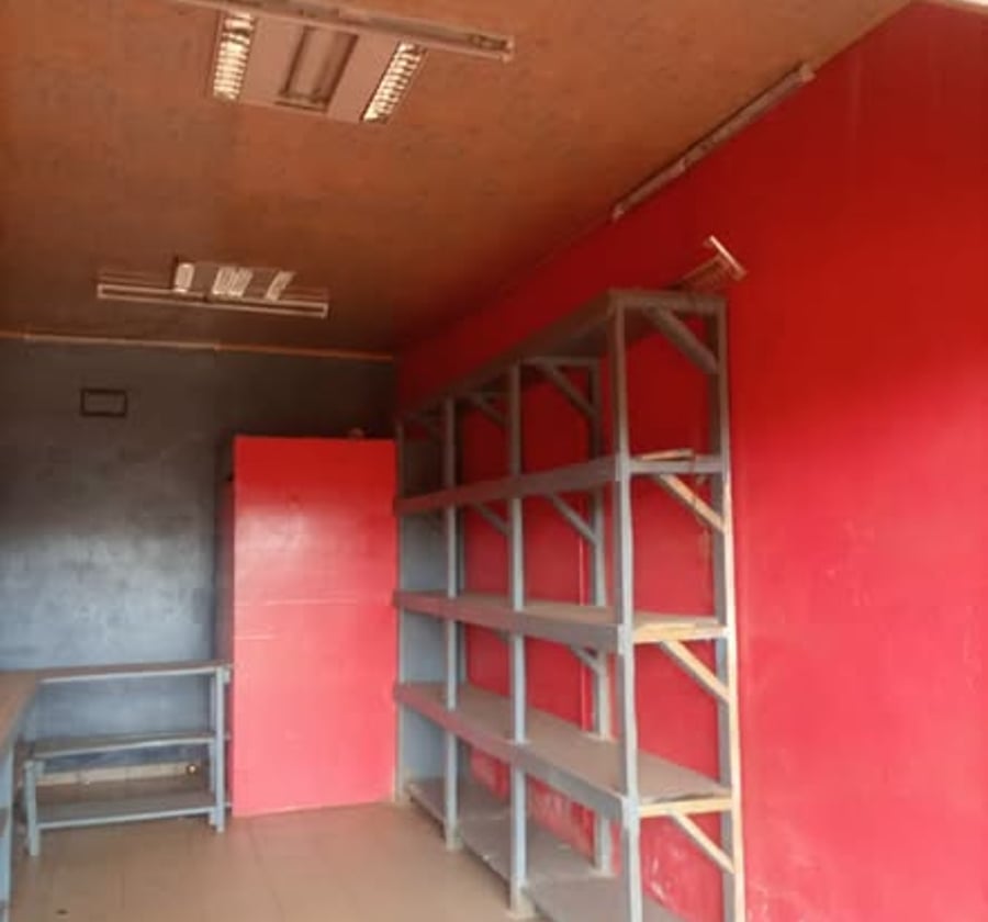 Boutique à louer - Emombo, Yaoundé