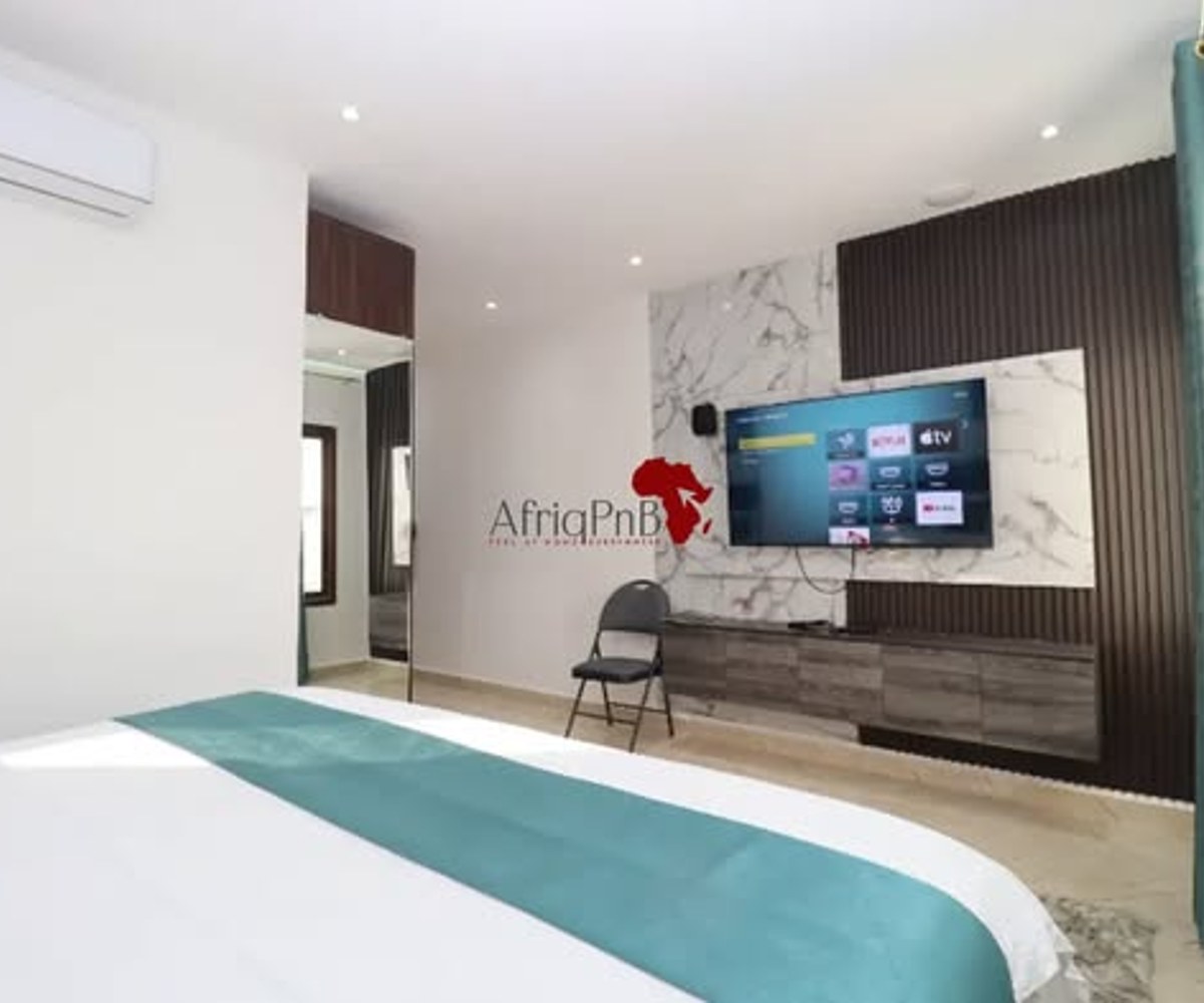 Chambre meublée Standard + Piscine & Gym - Makepe, Douala