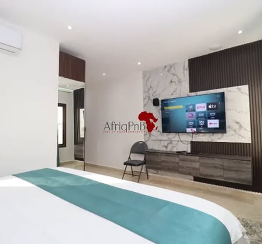 Chambre meublée Standard + Piscine & Gym - Makepe, Douala