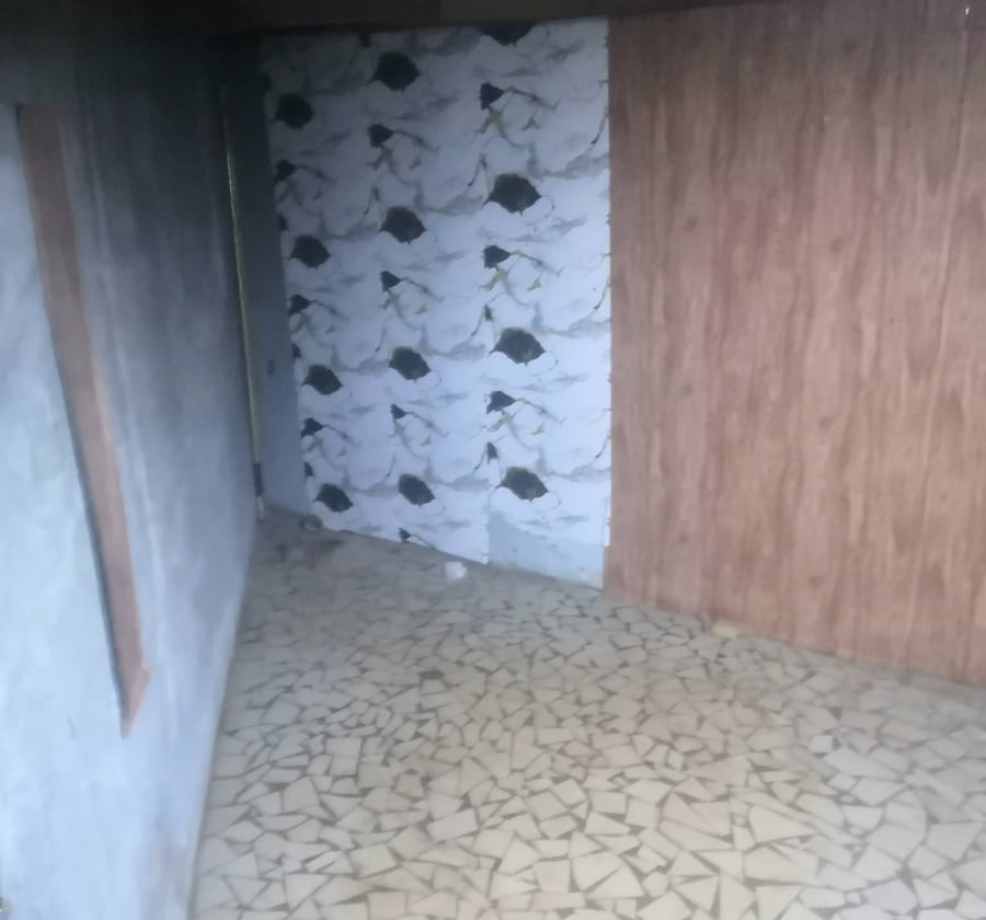 Chambre simple à louer dans barrière à Nkoayos Ekounou