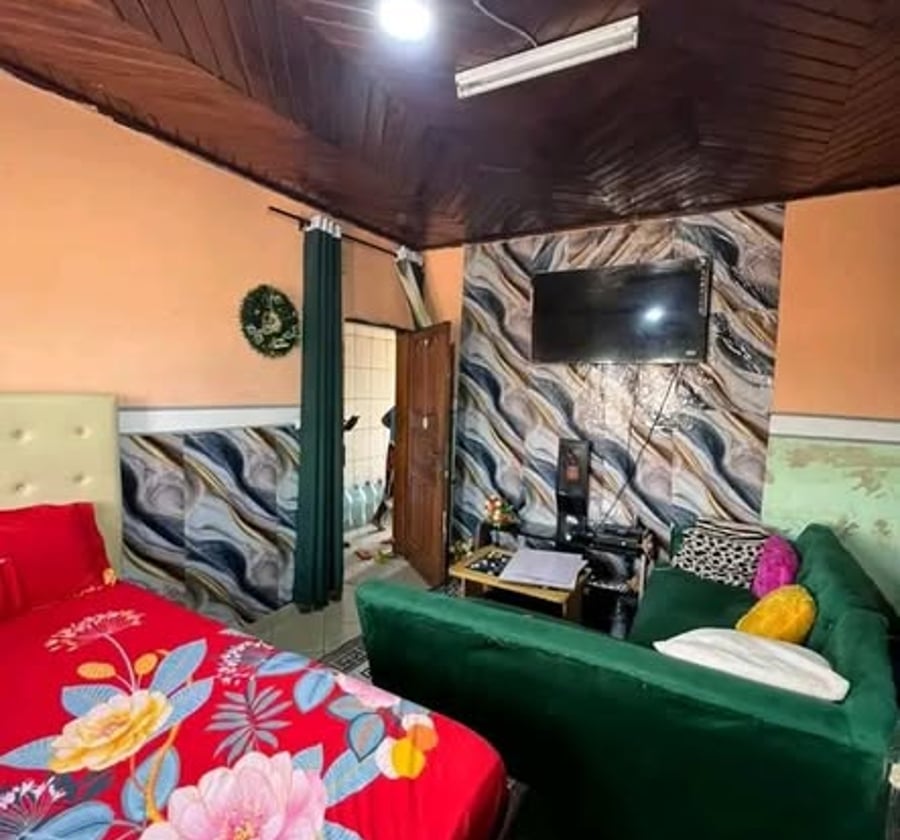 Chambre moderne à Ange Raphaël - Douala