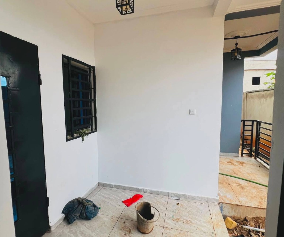 Studio moderne à louer à Olembe