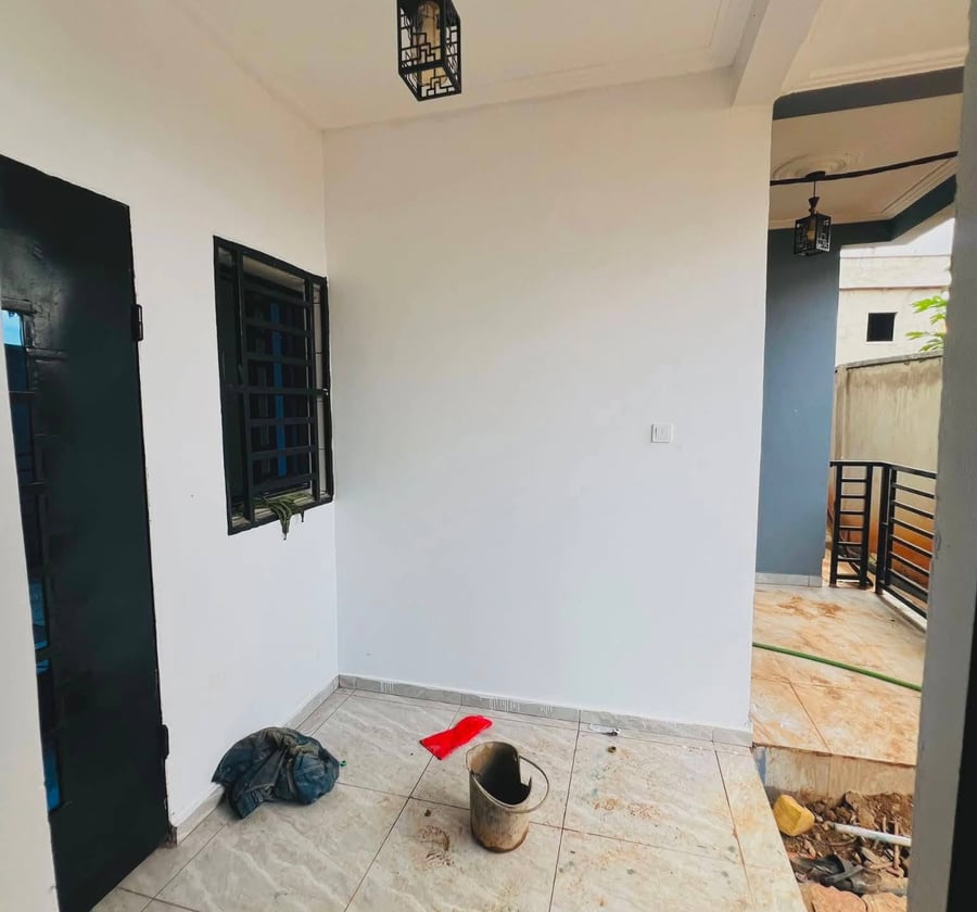 Studio moderne à louer à Olembe