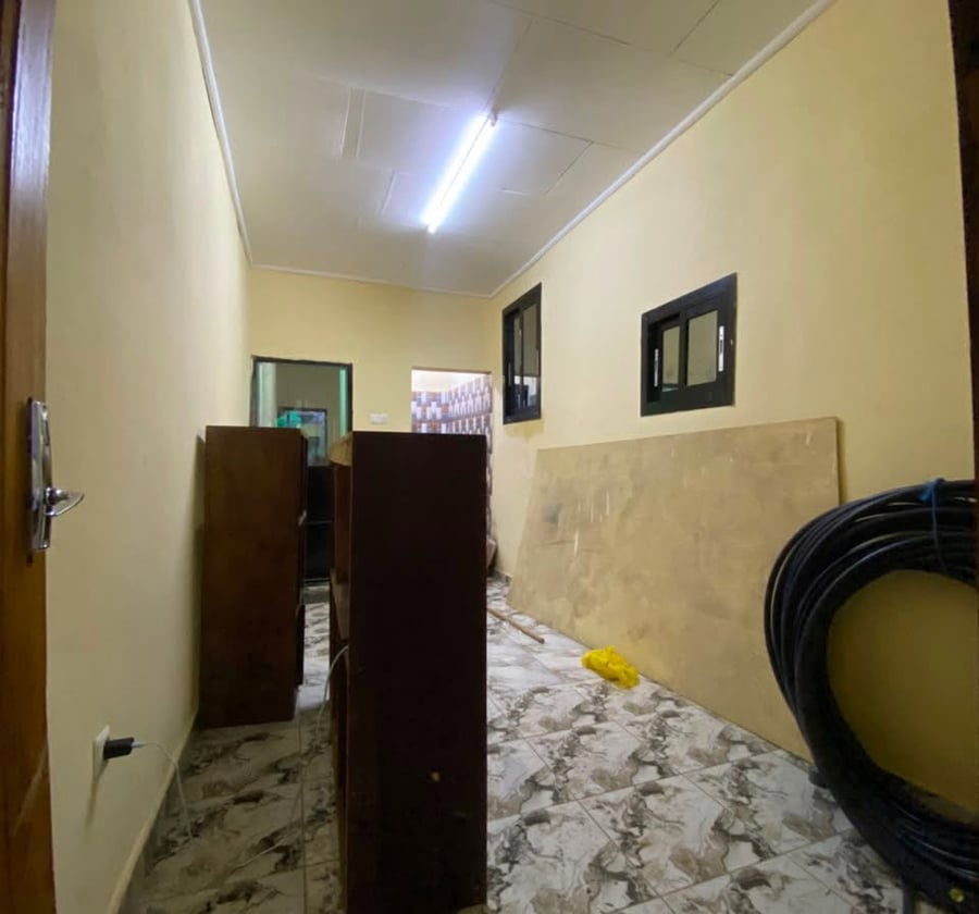 Chambre moderne à Beedi