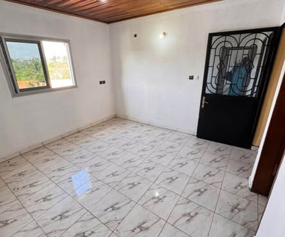 Studio moderne à louer - PK12, Douala