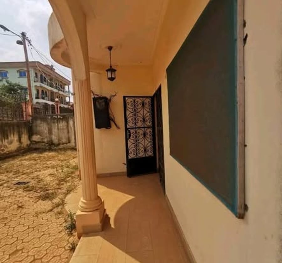 Duplex à louer Nkolmesseng - 250 000 FCFA/mois