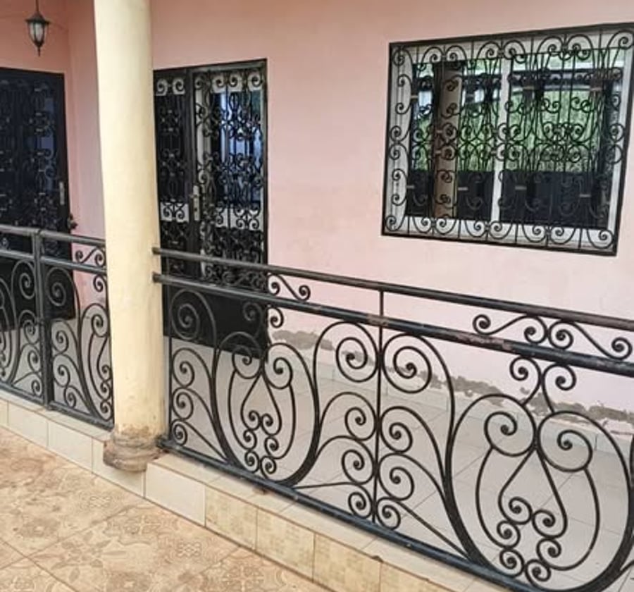 Villa 4 chambres à louer à Nkoabang