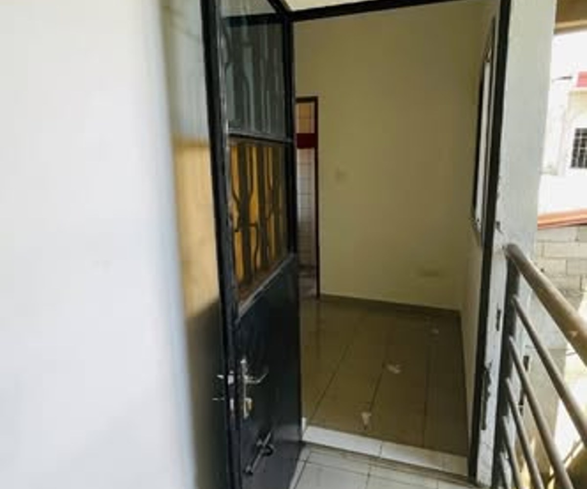 Grande chambre à louer - Kotto Banguè