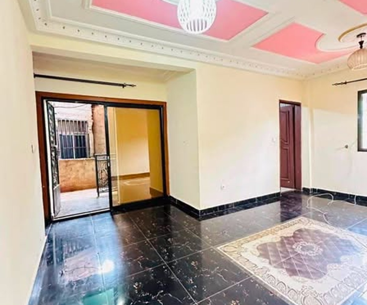 Appartement à louer - Efoulan Pont - Terre Rouge