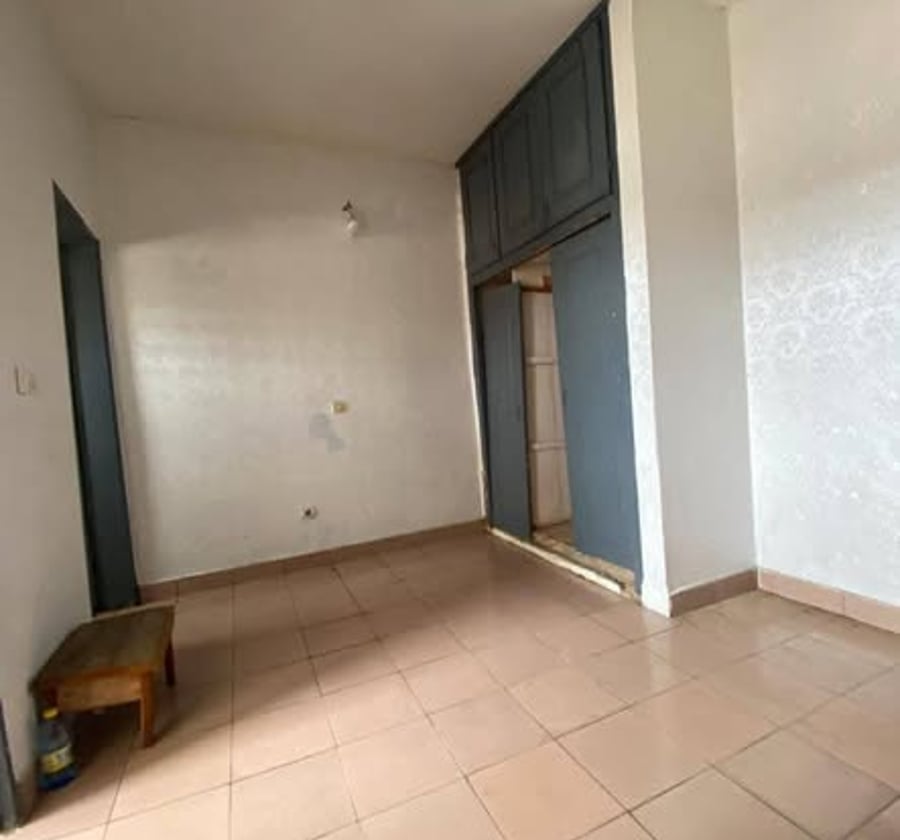 Chambre moderne spacieuse avec cuisine - PK 8, Douala