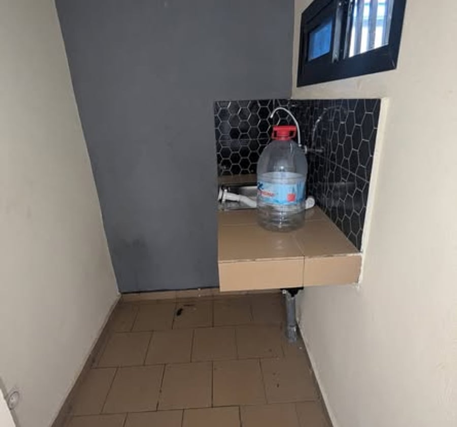 Grande chambre moderne à Nkolnda (Nkolmefou)