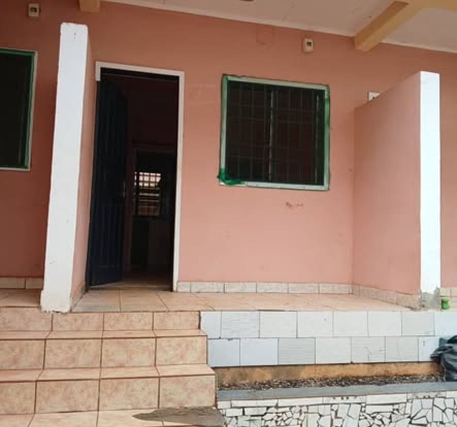Chambres modernes à louer à Soa - 20 000 FCFA/mois
