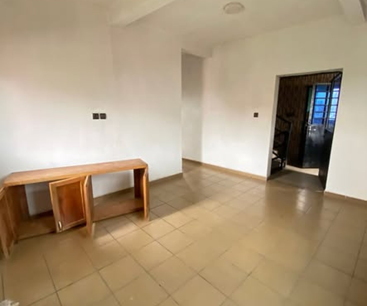 Studio à louer à Kotto Bangue