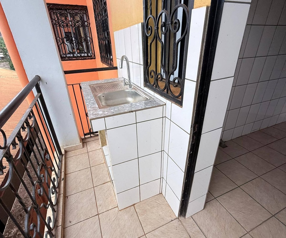 Studio neuf à louer à Nkolfoulou