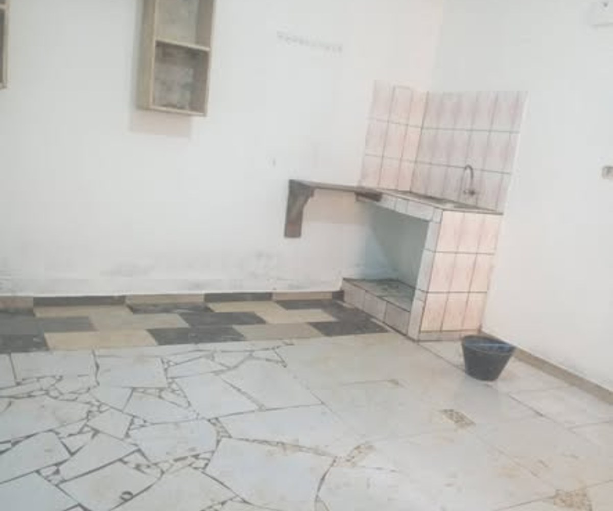 Chambre moderne à louer à Etoug-Ebe