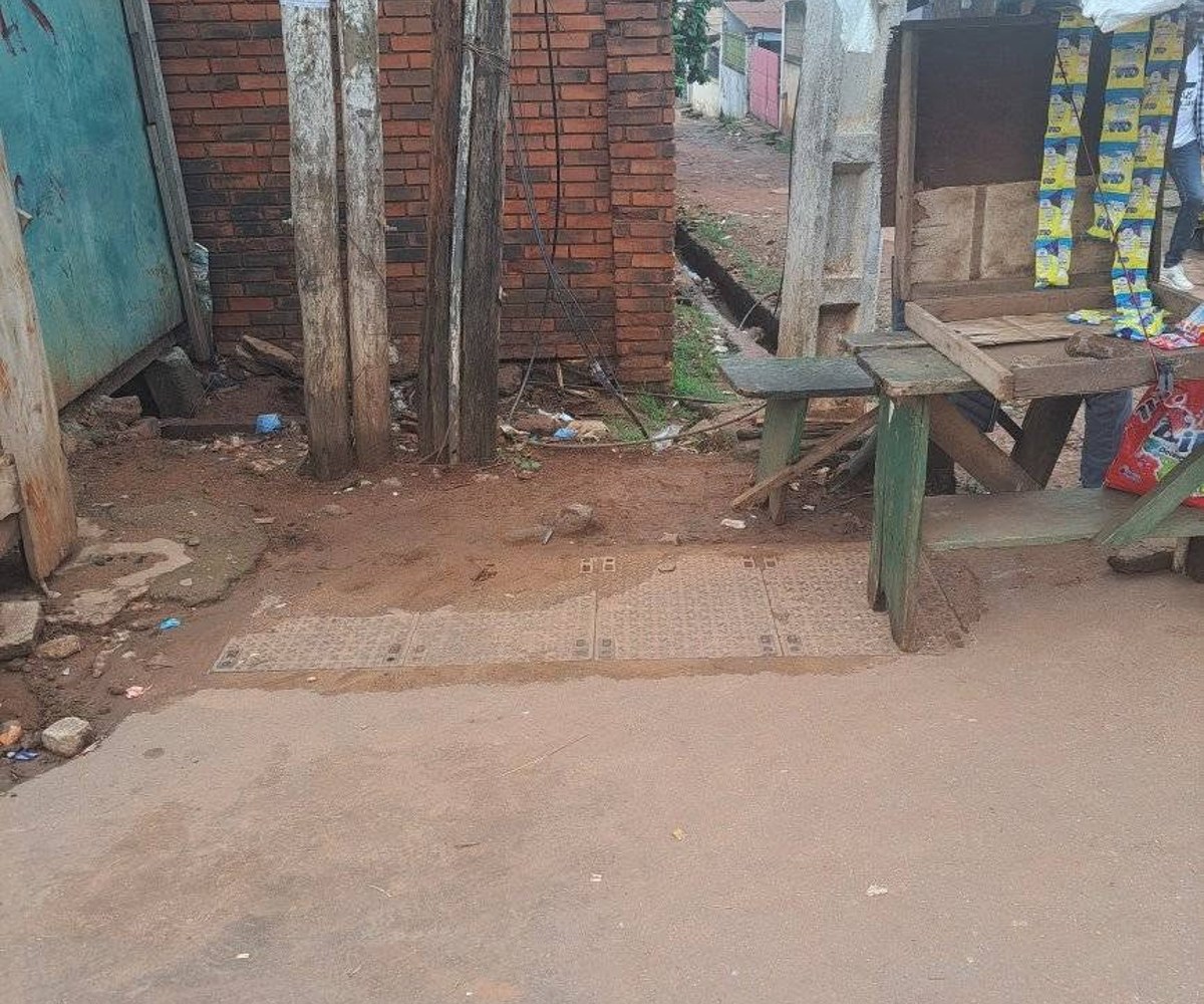 Emplacement commercial en bordure de route - Titi Garage