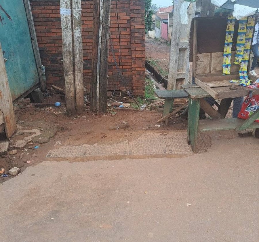 Emplacement commercial en bordure de route - Titi Garage