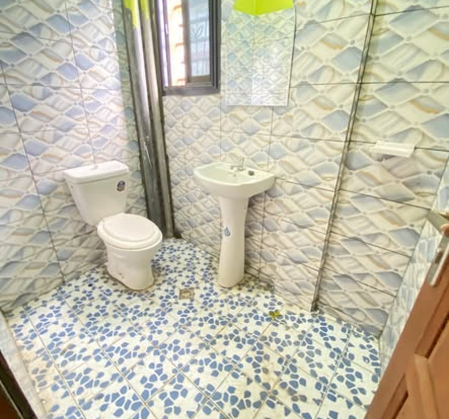 Vaste chambre moderne à louer à Simbock