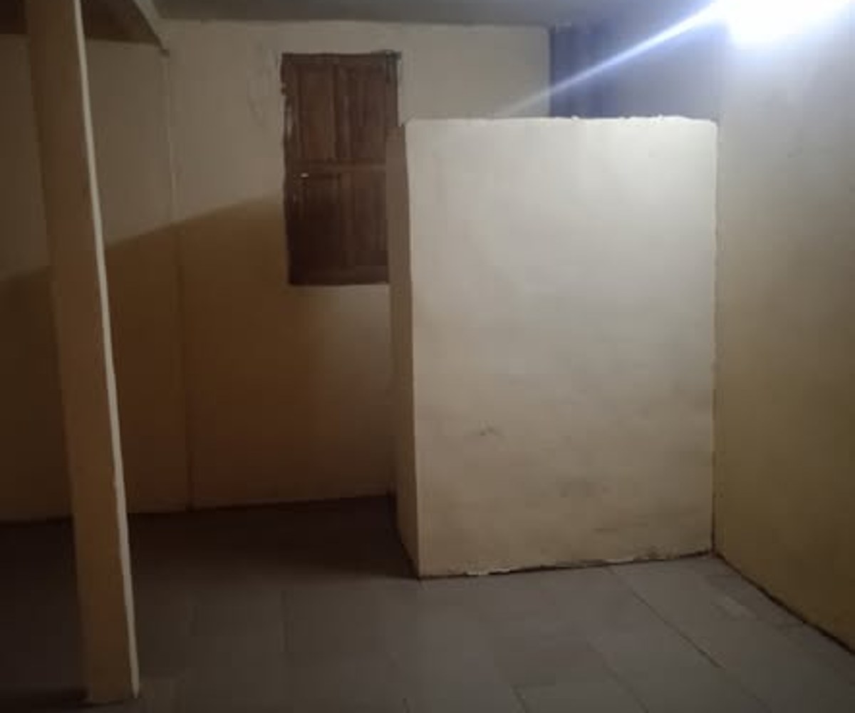 Vaste chambre moderne à louer à Ngousso